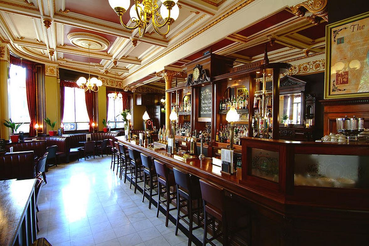 The Caf Royal And Deacon Brodie s Tavern To Try The Edinburgh s