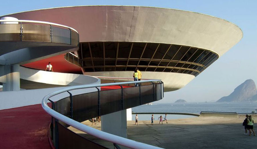 Oscar Niemeyer: The Award-Winning Architect of Curves